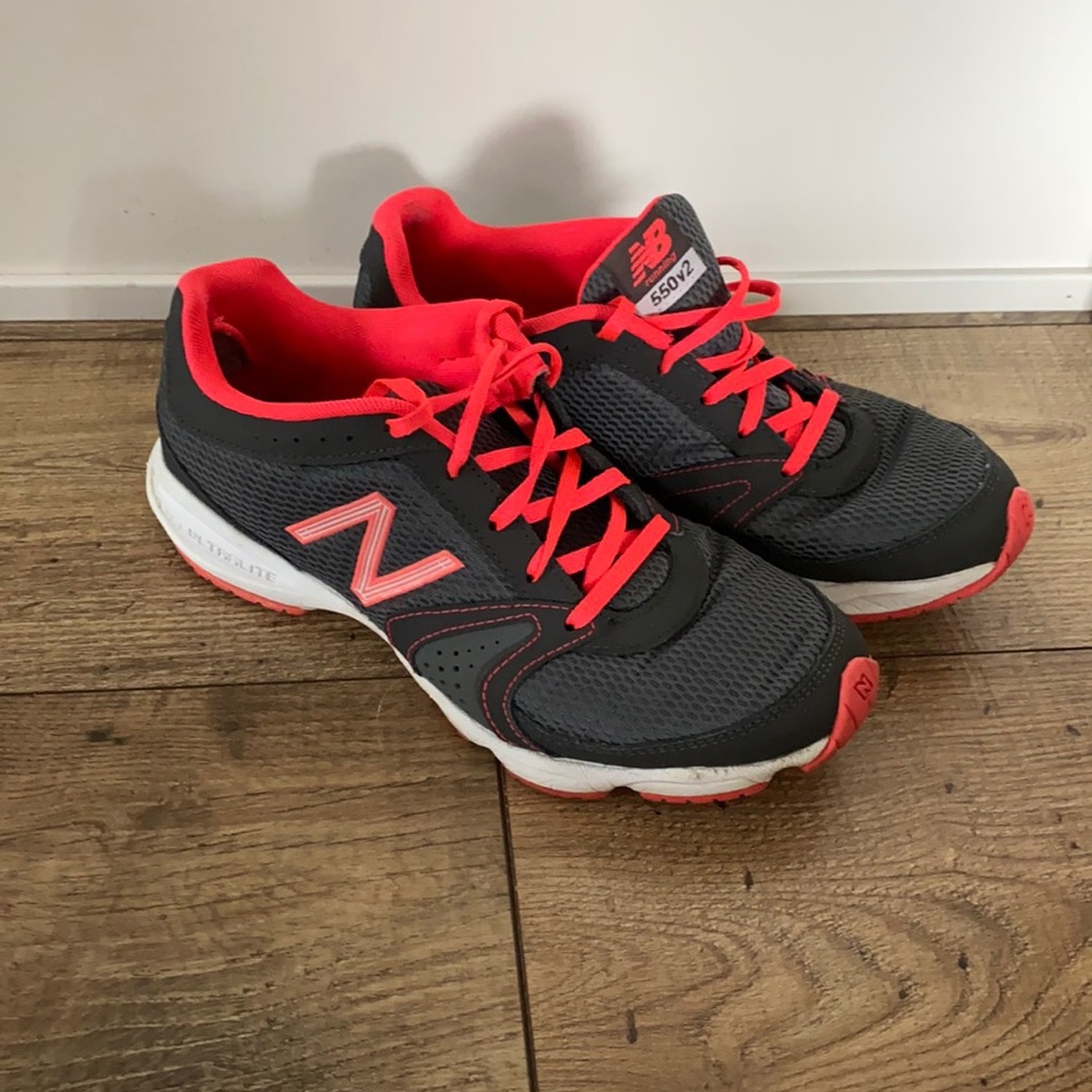 New balance 550 v2 women’s sneakers size 9 grey